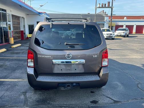 2008 Nissan Pathfinder LE