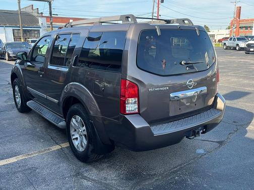 2008 Nissan Pathfinder LE