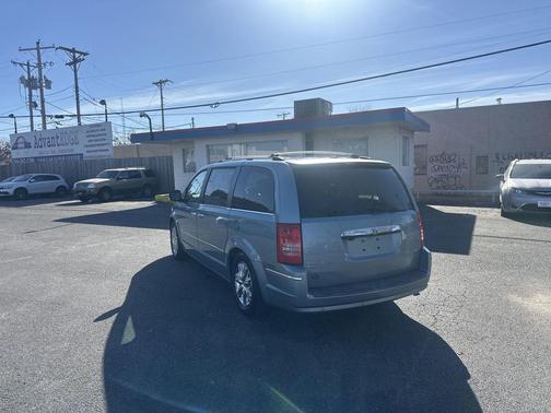 2010 Chrysler Town & Country Limited