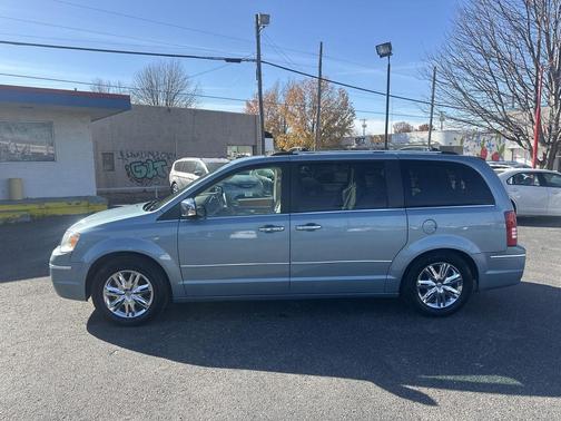 2010 Chrysler Town & Country Limited