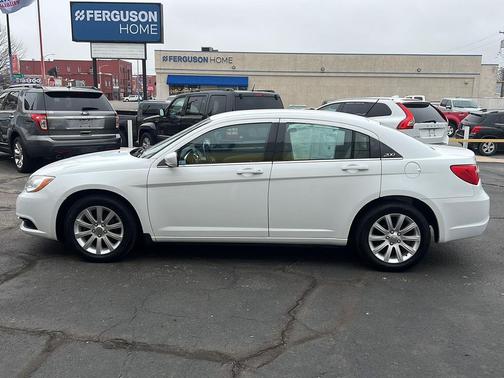 2013 Chrysler 200 Touring