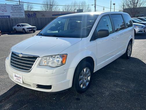 2010 Chrysler Town & Country LX