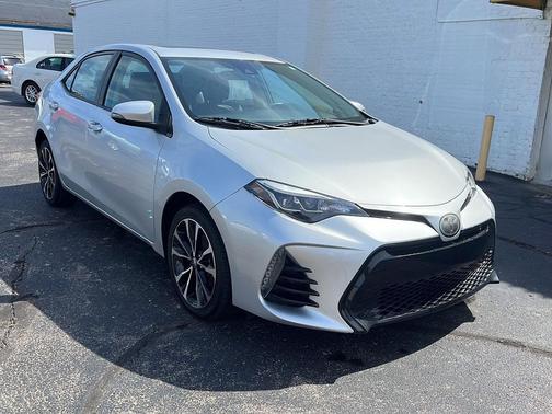 Classic Silver Metallic 2017 Toyota Corolla XSE