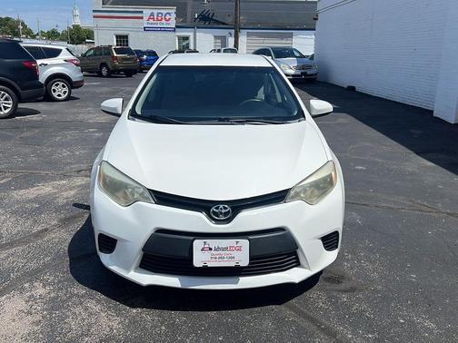 Super White 2014 Toyota Corolla LE