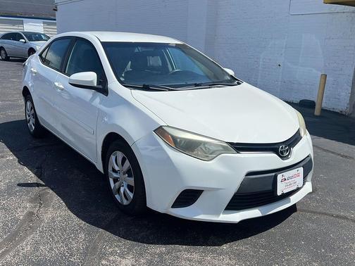 Super White 2014 Toyota Corolla LE