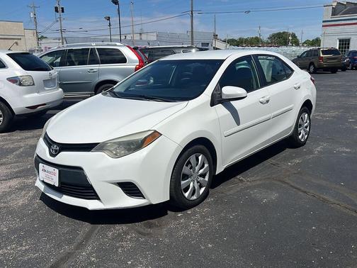 Super White 2014 Toyota Corolla LE