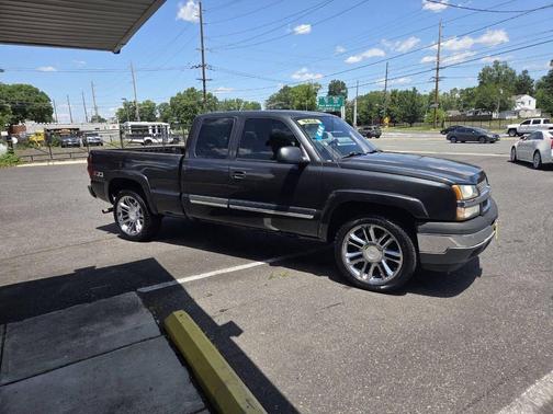 Gray 2005 Chevrolet Silverado 1500 Z71 Extended Cab