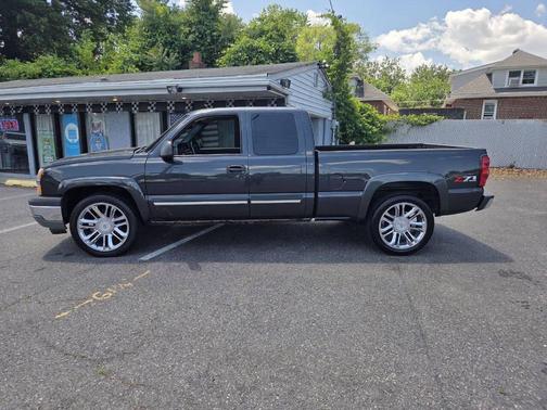 Gray 2005 Chevrolet Silverado 1500 Z71 Extended Cab