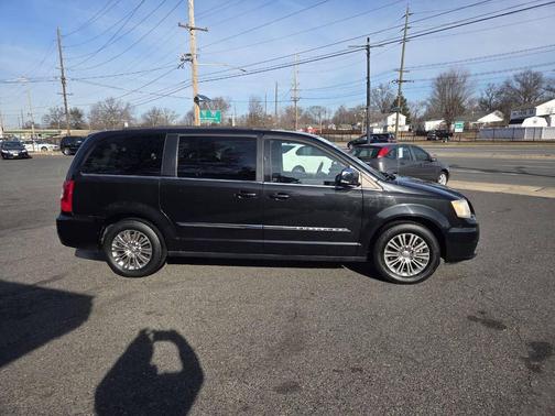 2015 Chrysler Town & Country Touring-L