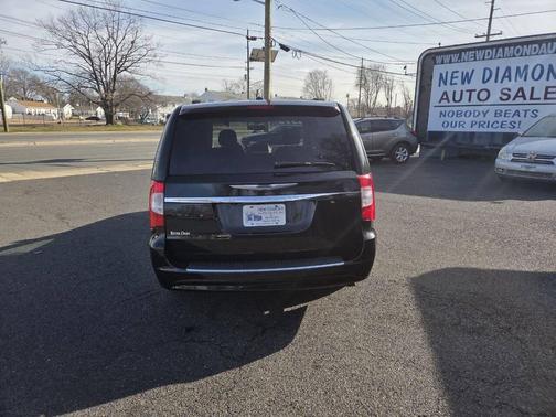 2015 Chrysler Town & Country Touring-L