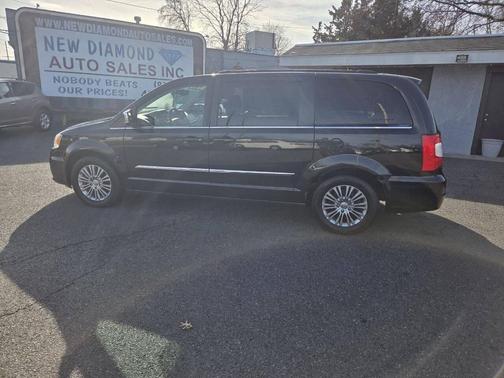 2015 Chrysler Town & Country Touring-L