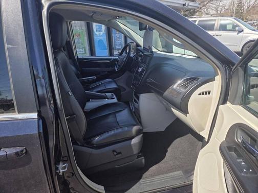 2011 Chrysler Town & Country Touring-L