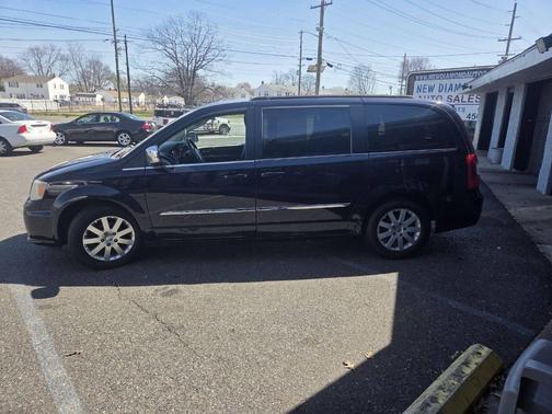 2011 Chrysler Town & Country Touring-L
