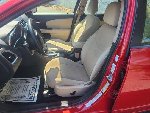 2012 Dodge Avenger SXT 4dr Sedan