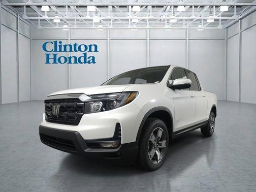 Platinum White 2026 Honda Ridgeline RTL Truck