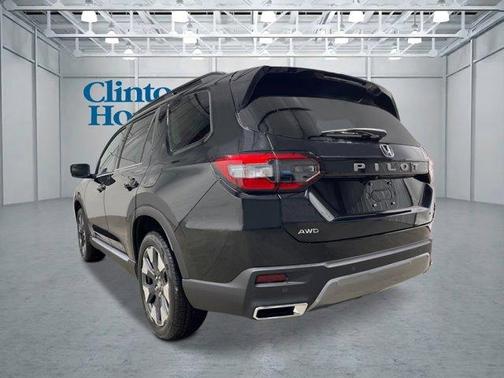 Crystal Black Pearl 2026 Honda Pilot Touring