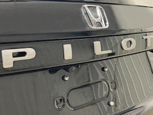 Crystal Black Pearl 2026 Honda Pilot Touring