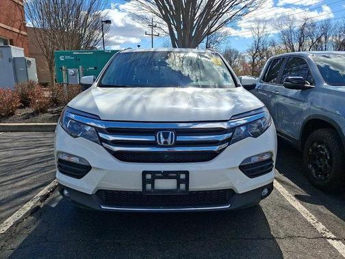 White Diamond Pearl 2018 Honda Pilot Touring