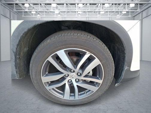 White Diamond Pearl 2018 Honda Pilot Touring