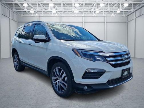 White Diamond Pearl 2018 Honda Pilot Touring