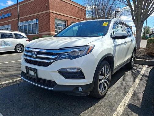 White Diamond Pearl 2018 Honda Pilot Touring