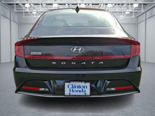 2022 Hyundai SONATA SE