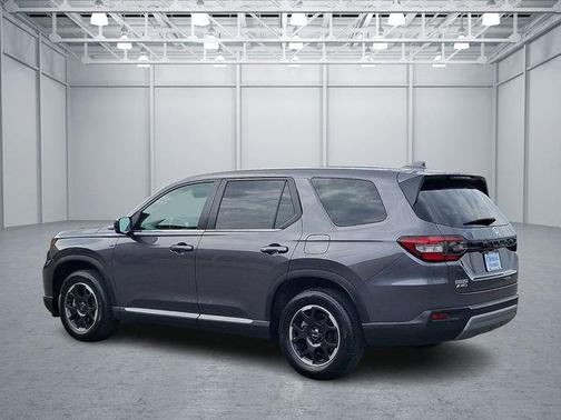 Modern Steel Metallic 2025 Honda Pilot Sport