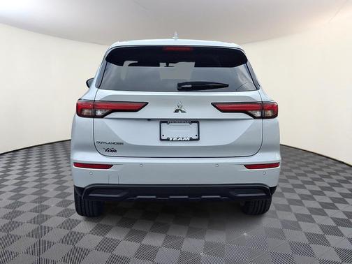 White Diamond 2022 Mitsubishi Outlander ES