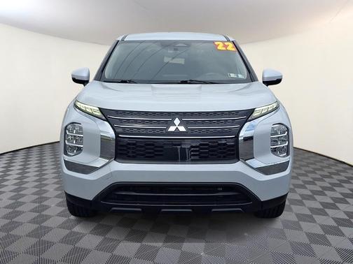 White Diamond 2022 Mitsubishi Outlander ES
