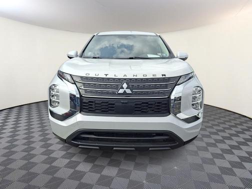 2022 Mitsubishi Outlander ES