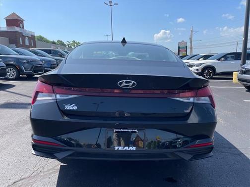 2022 Hyundai ELANTRA SEL