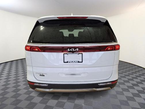 2024 Kia Carnival SX