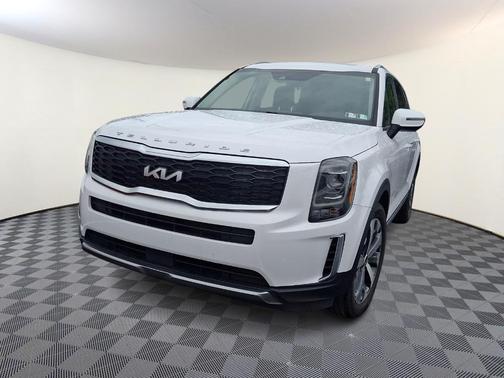 Glacial White Pearl 2022 Kia Telluride S