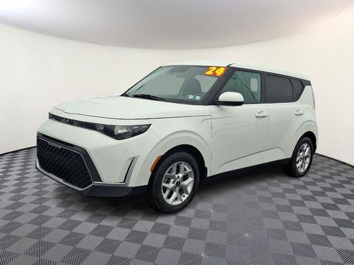 Snow White Pearl 2024 Kia Soul LX