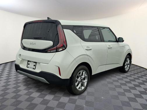 Snow White Pearl 2024 Kia Soul LX