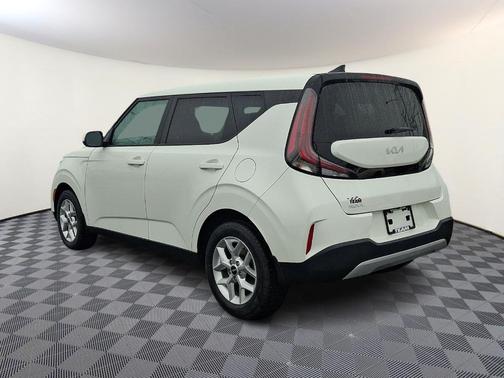 Snow White Pearl 2024 Kia Soul LX