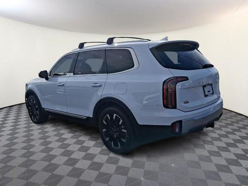 Glacial White Pearl 2024 Kia Telluride SX