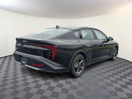 Aurora Black Pearl 2025 Kia K4