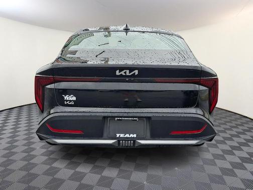 Aurora Black Pearl 2025 Kia K4