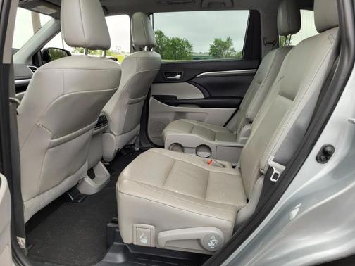 2019 Toyota Highlander Limited Platinum