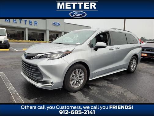 2021 Toyota Sienna XLE 8 Passenger