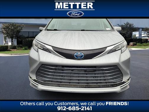 2021 Toyota Sienna XLE 8 Passenger