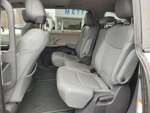 2021 Toyota Sienna XLE 8 Passenger