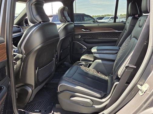 Baltic Gray Metallic Clearcoat 2023 Jeep Grand Cherokee L Summit