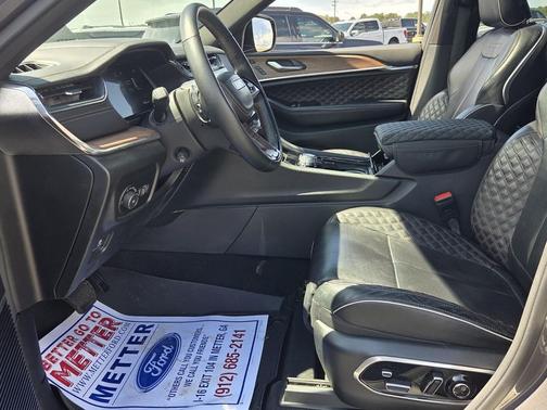 Baltic Gray Metallic Clearcoat 2023 Jeep Grand Cherokee L Summit