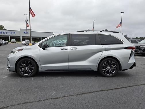 2022 Toyota Sienna XSE 7 Passenger