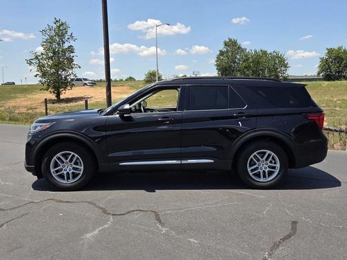 Agate Black Metallic 2025 Ford Explorer Active