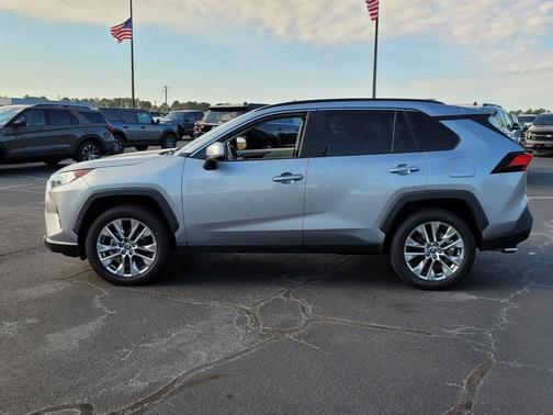 2021 Toyota RAV4 XLE Premium