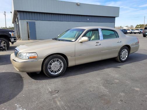 2006 Lincoln Town Car Signature