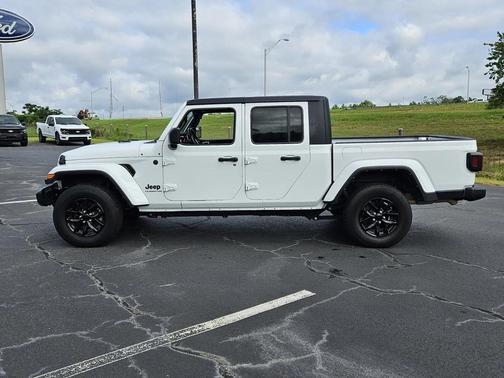 2022 Jeep Gladiator Sport S